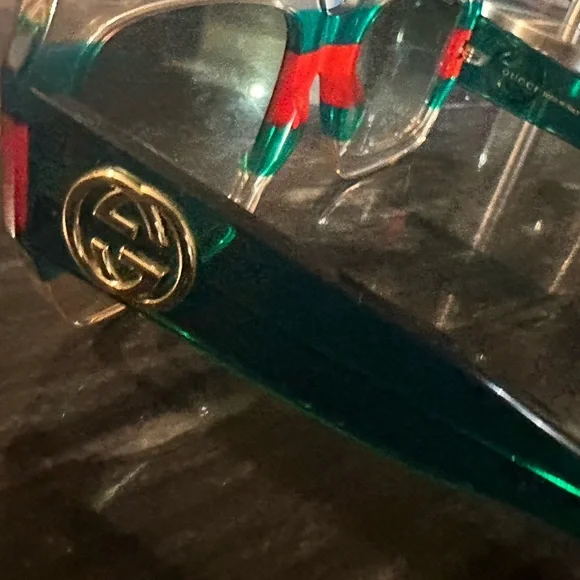 Gucci Transparent Sunglasses with Red and Green Accents - Picture 2 of 4